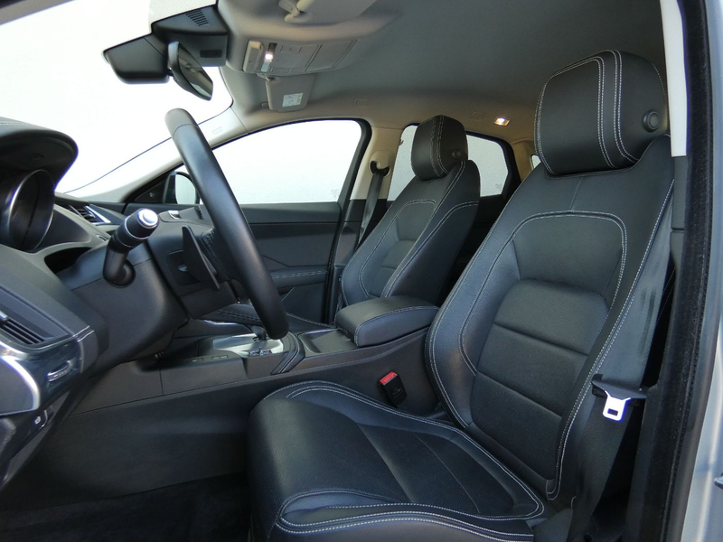 Jaguar E-Pace 2.0D 4WD R-Dynamic +Leder+RFK+SHZ+20 — photo 12
