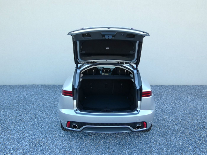 Jaguar E-Pace 2.0D 4WD R-Dynamic +Leder+RFK+SHZ+20 — photo 10