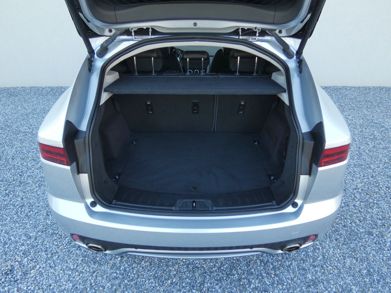 Jaguar E-Pace 2.0D 4WD R-Dynamic +Leder+RFK+SHZ+20 — photo 11