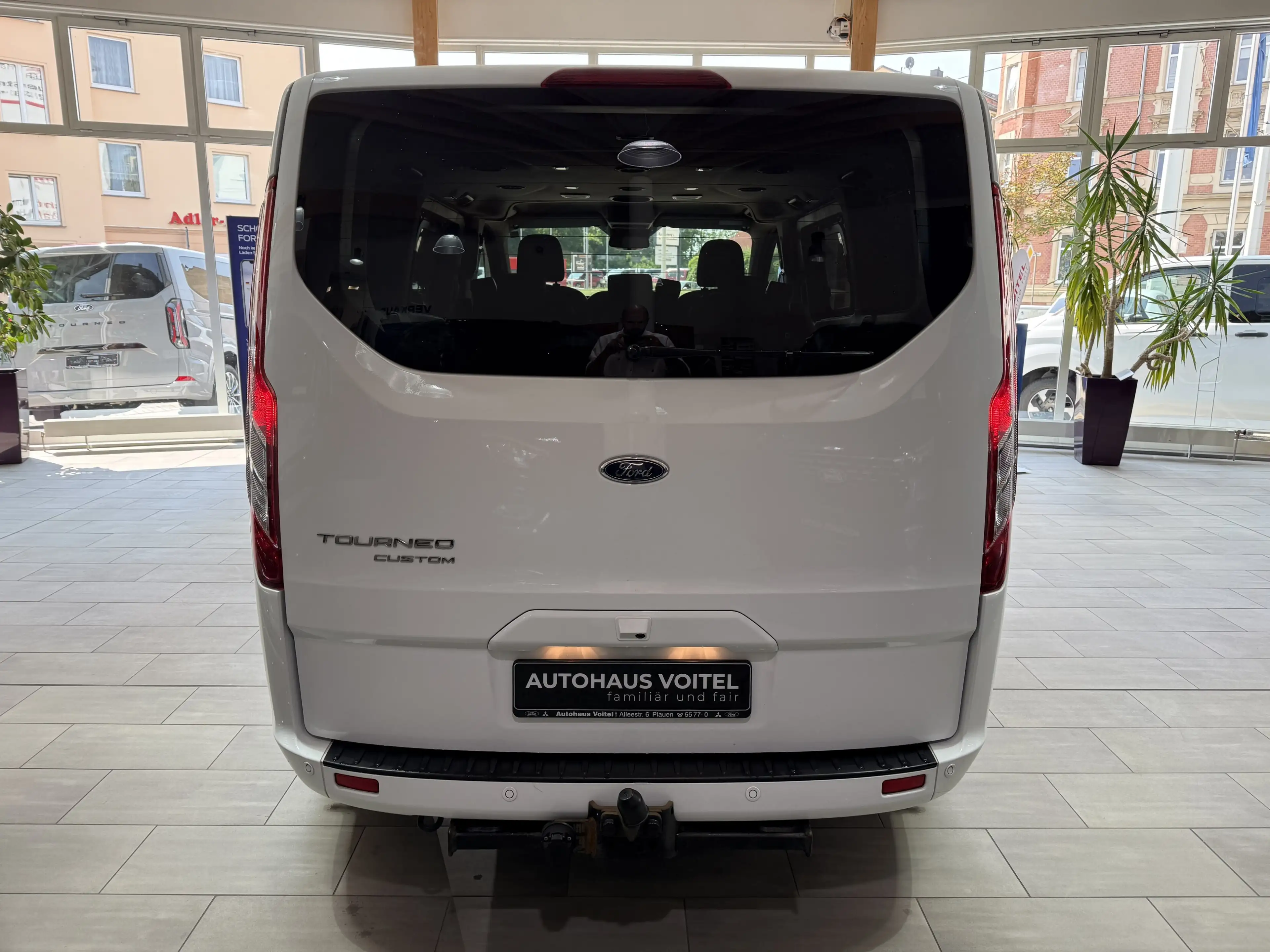 Ford Tourneo Custom Titanium  L1 Automatik / Standheizung / Navi / Led — photo 6