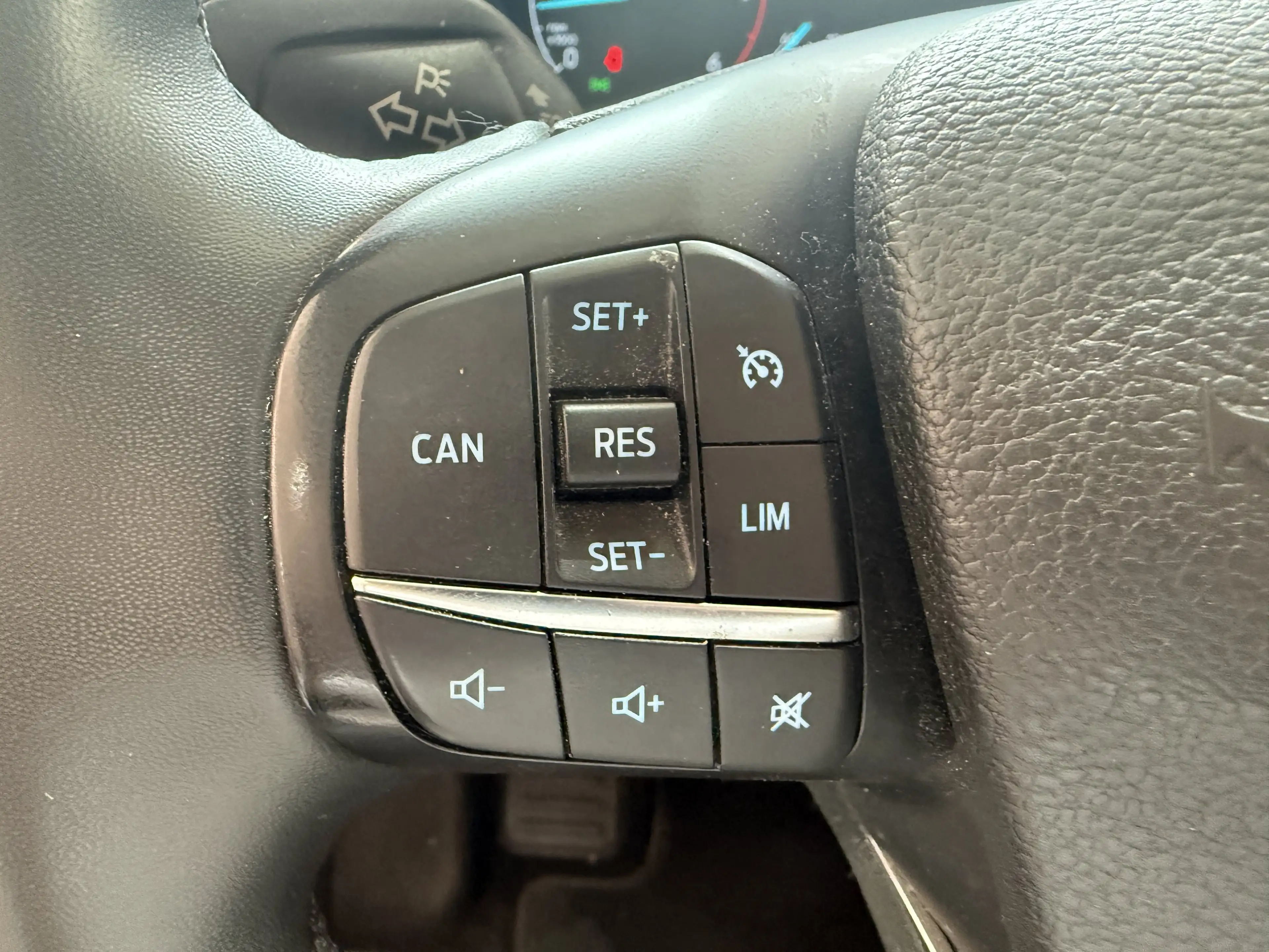Ford Tourneo Custom Titanium  L1 Automatik / Standheizung / Navi / Led — photo 13