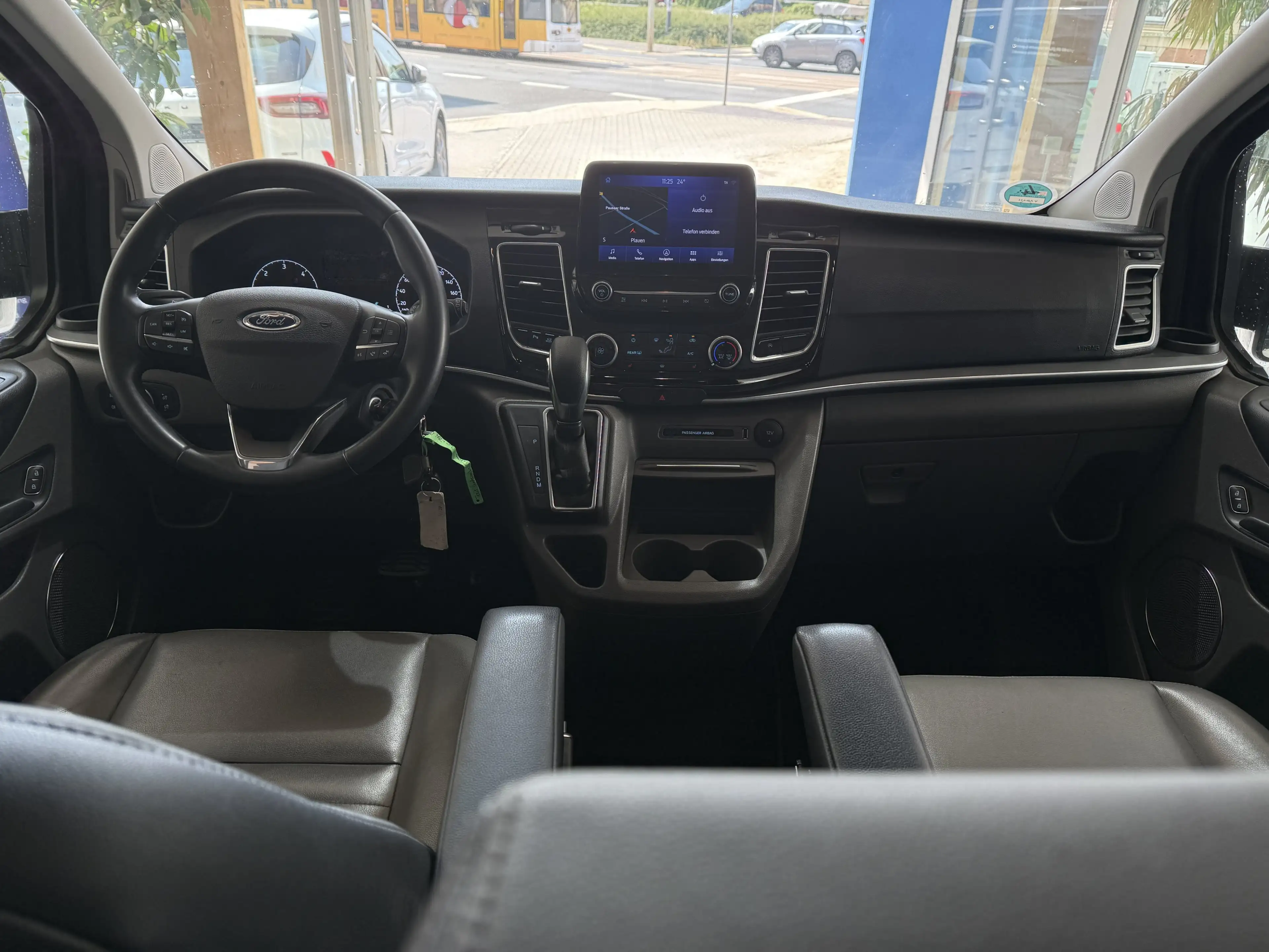 Ford Tourneo Custom Titanium  L1 Automatik / Standheizung / Navi / Led — photo 11