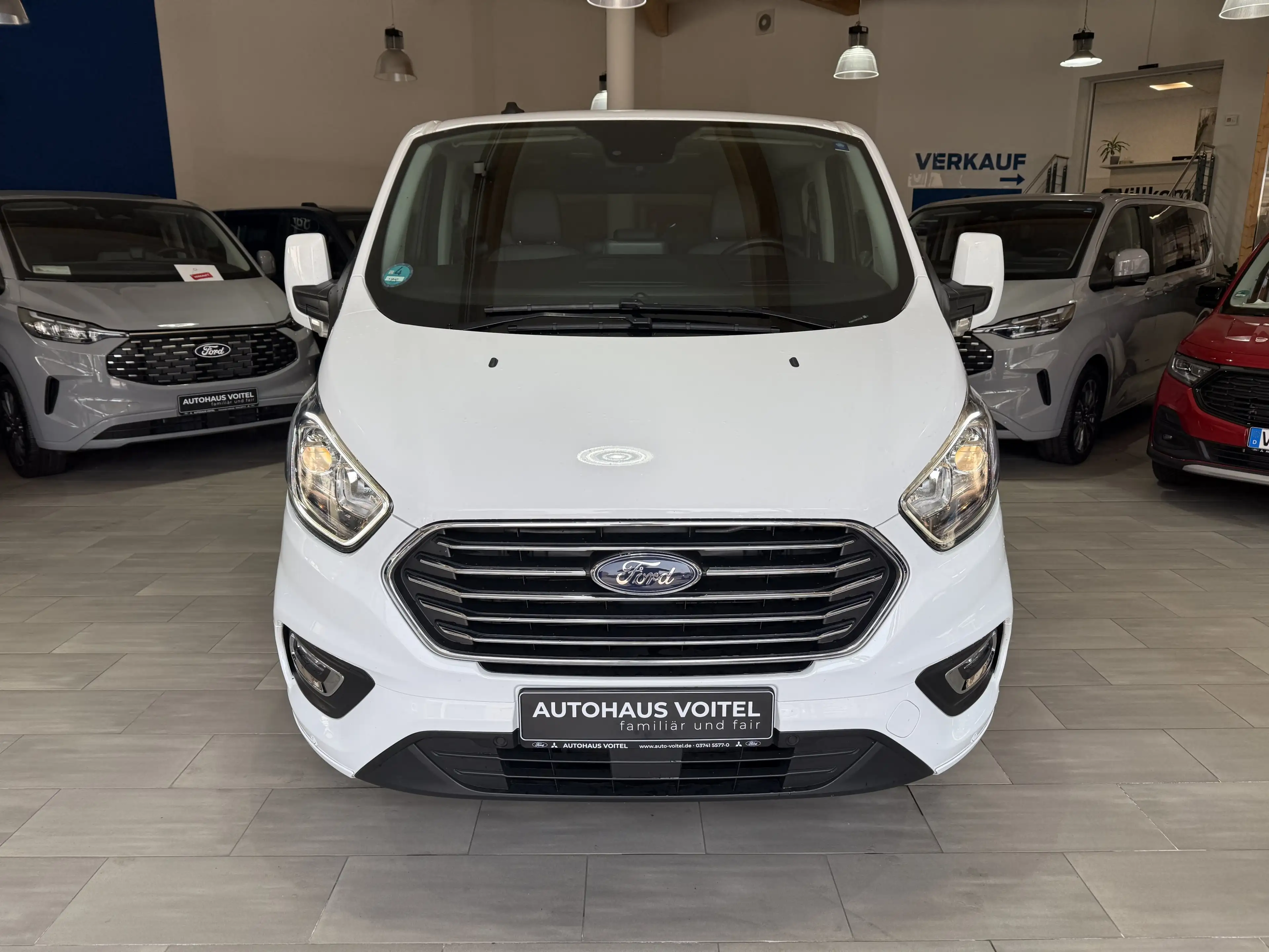 Ford Tourneo Custom Titanium  L1 Automatik / Standheizung / Navi / Led — photo 2