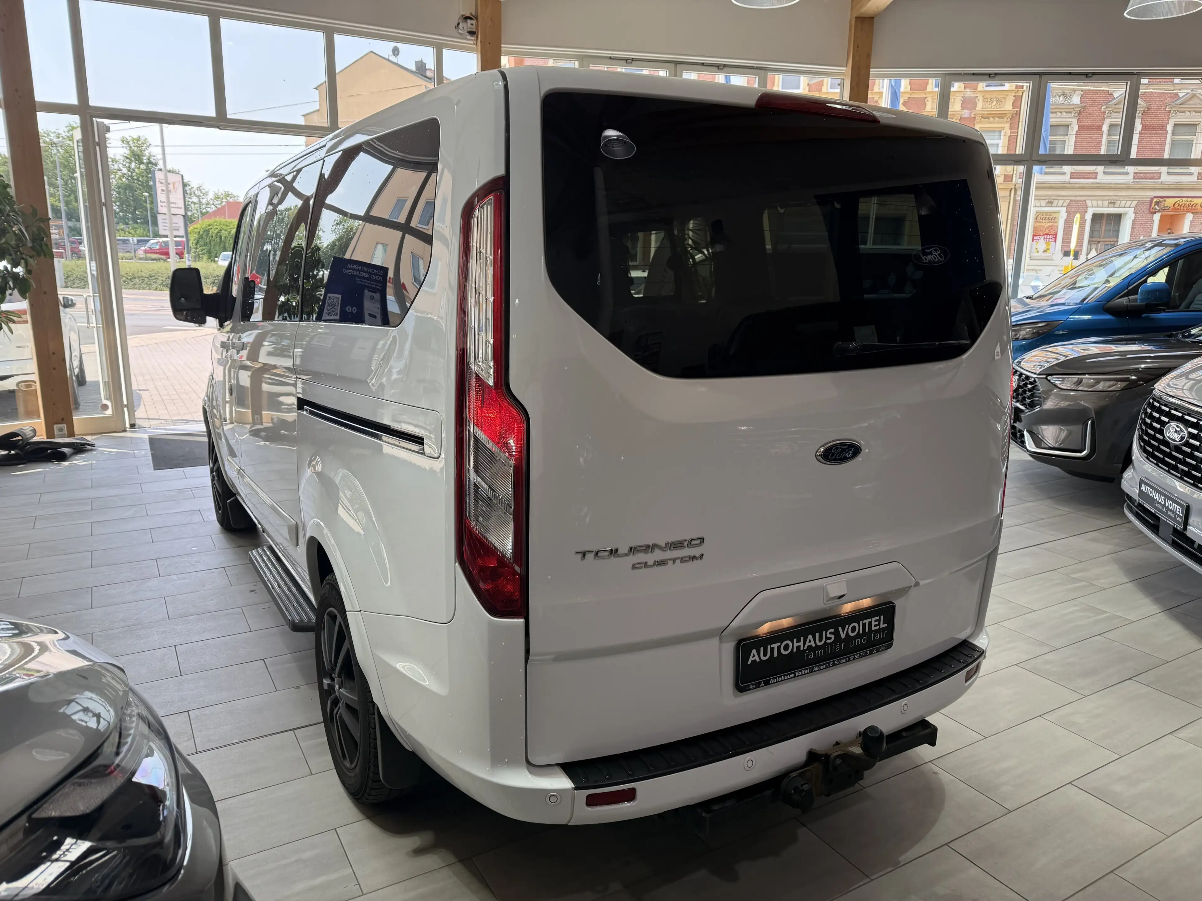 Ford Tourneo Custom Titanium  L1 Automatik / Standheizung / Navi / Led — photo 7