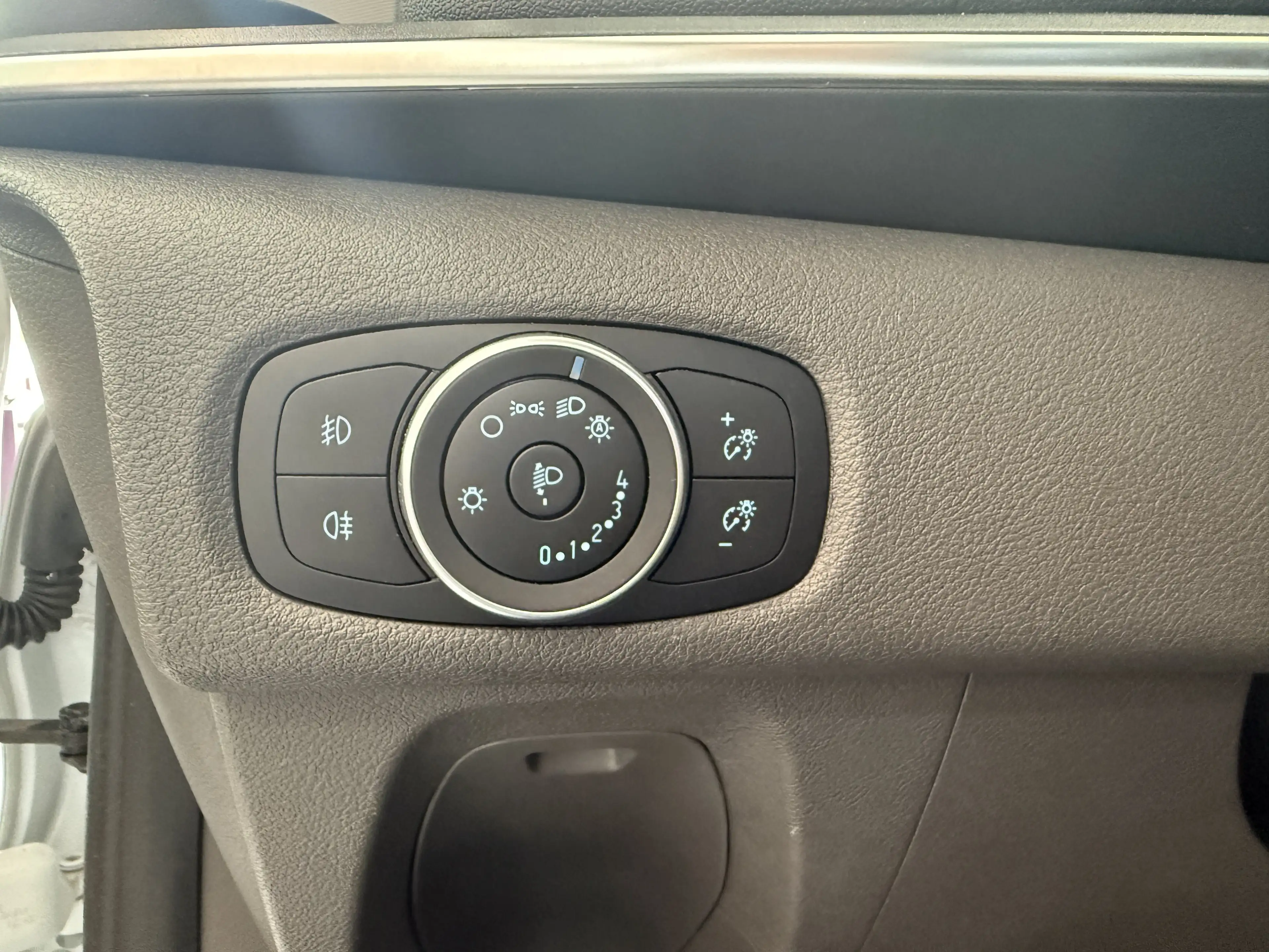 Ford Tourneo Custom Titanium  L1 Automatik / Standheizung / Navi / Led — photo 15