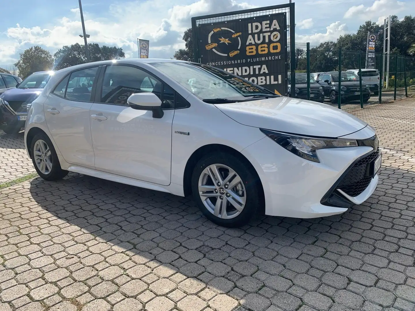 Toyota Corolla 1.8h Business cvt PROMO FINANZIAMENTO Weiß - 1