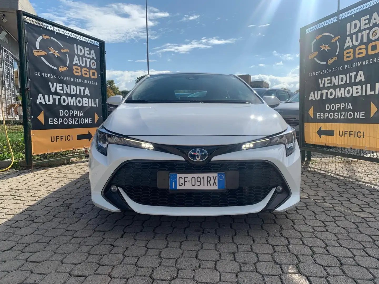 Toyota Corolla 1.8h Business cvt PROMO FINANZIAMENTO Weiß - 2