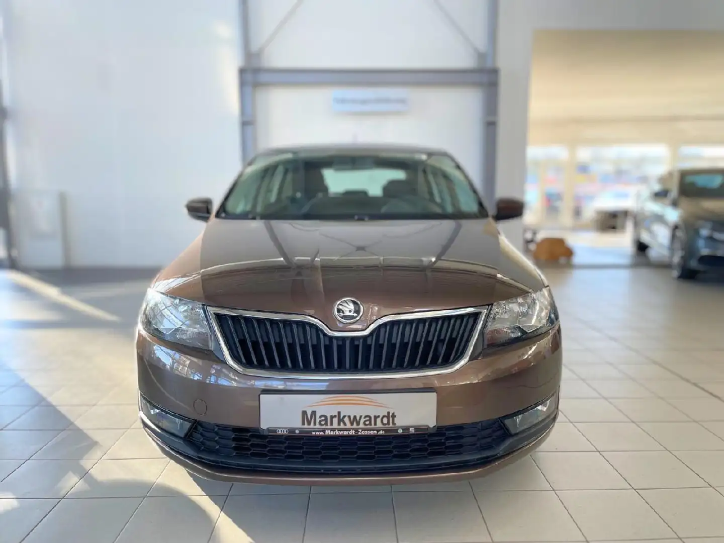 Skoda Rapid/Spaceback Cool Edition Marrón - 2