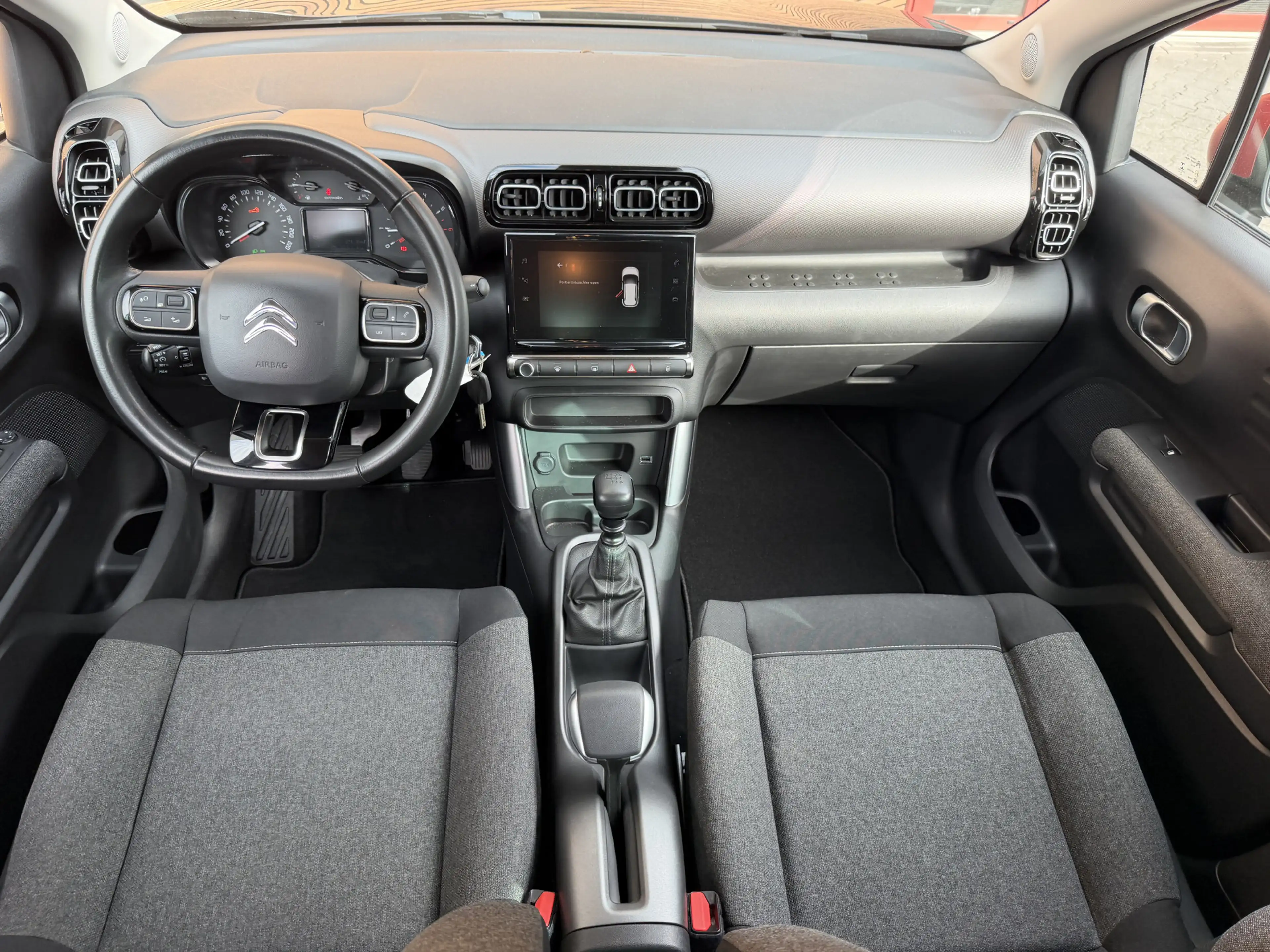 Citroen C3 Aircross 1.2 PureTech C-Series Trekhaak / Cruise control / — photo 2