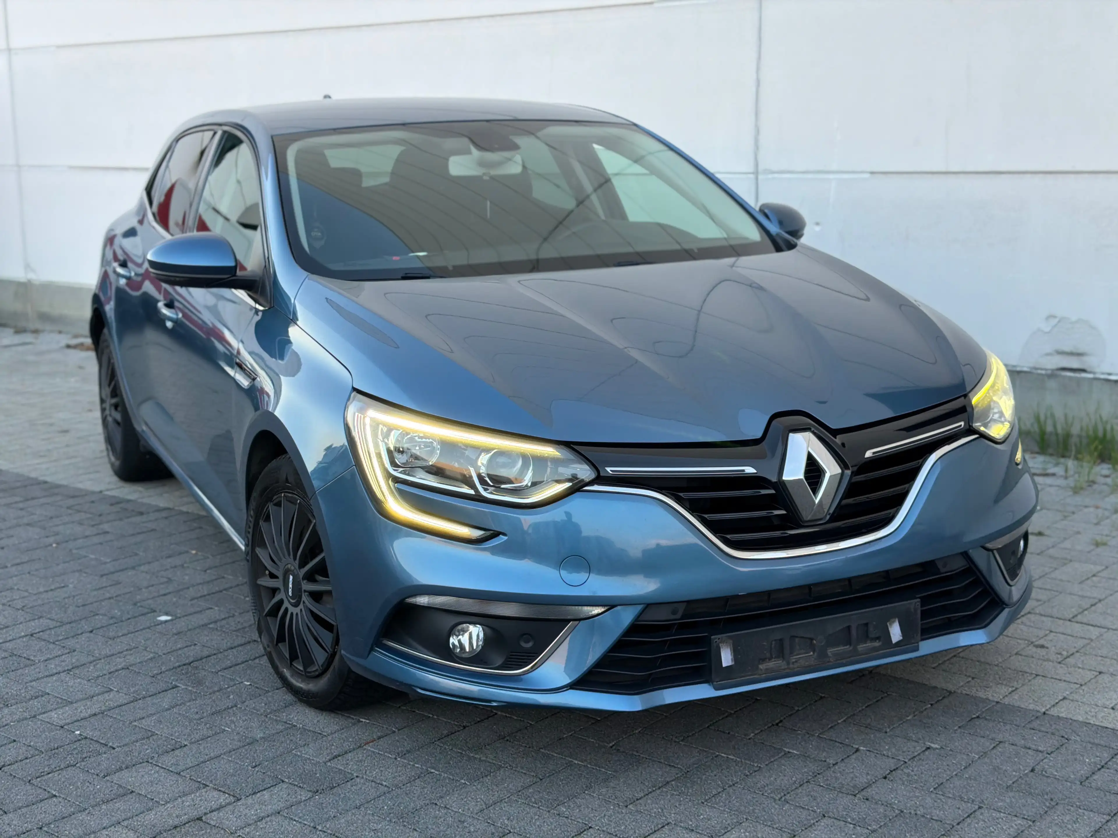 Renault Megane Megane 1.2 TCe Energy Limited — photo 2