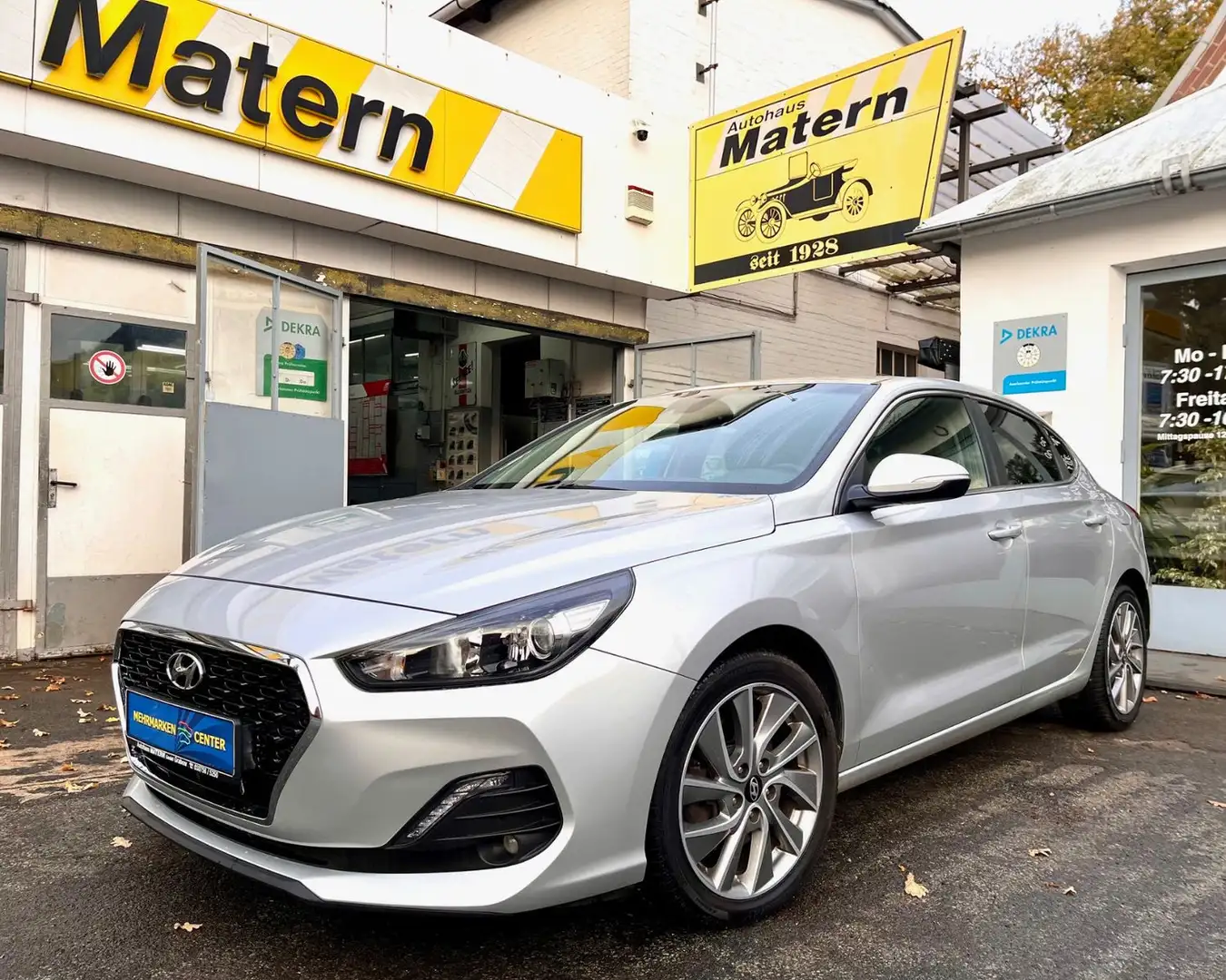 Hyundai i30 Fastback Style Silber - 1