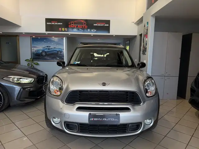 Mini Countryman view 2