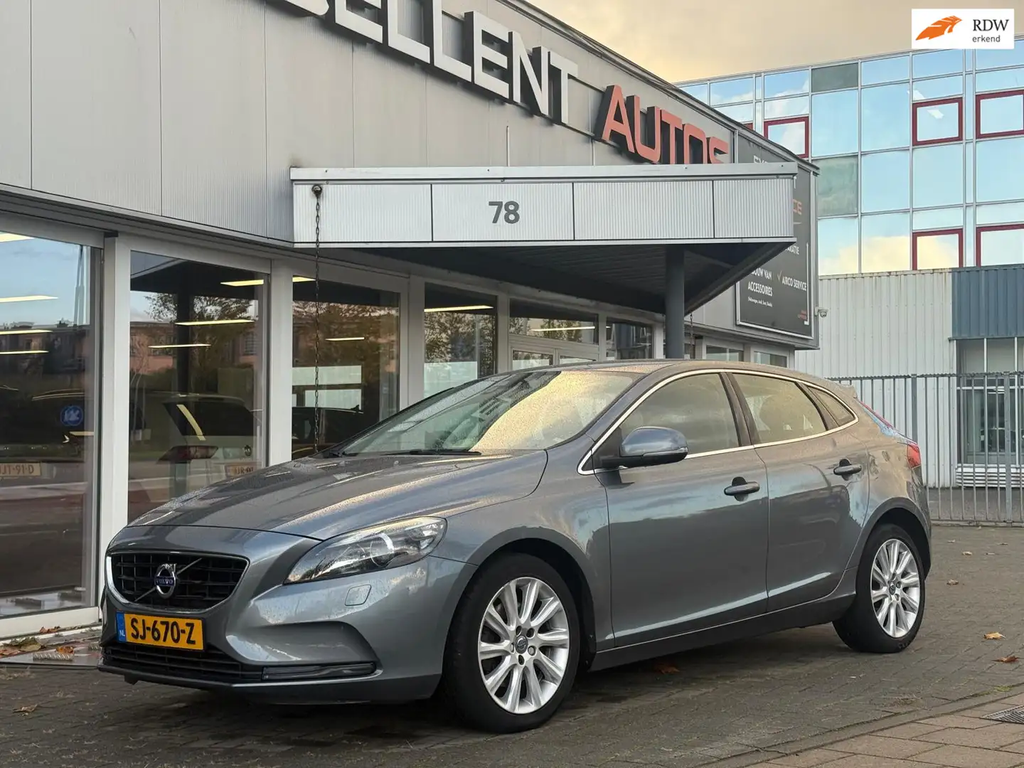 Volvo V40 2.0 D3 Summum - Navigatie Gris - 1