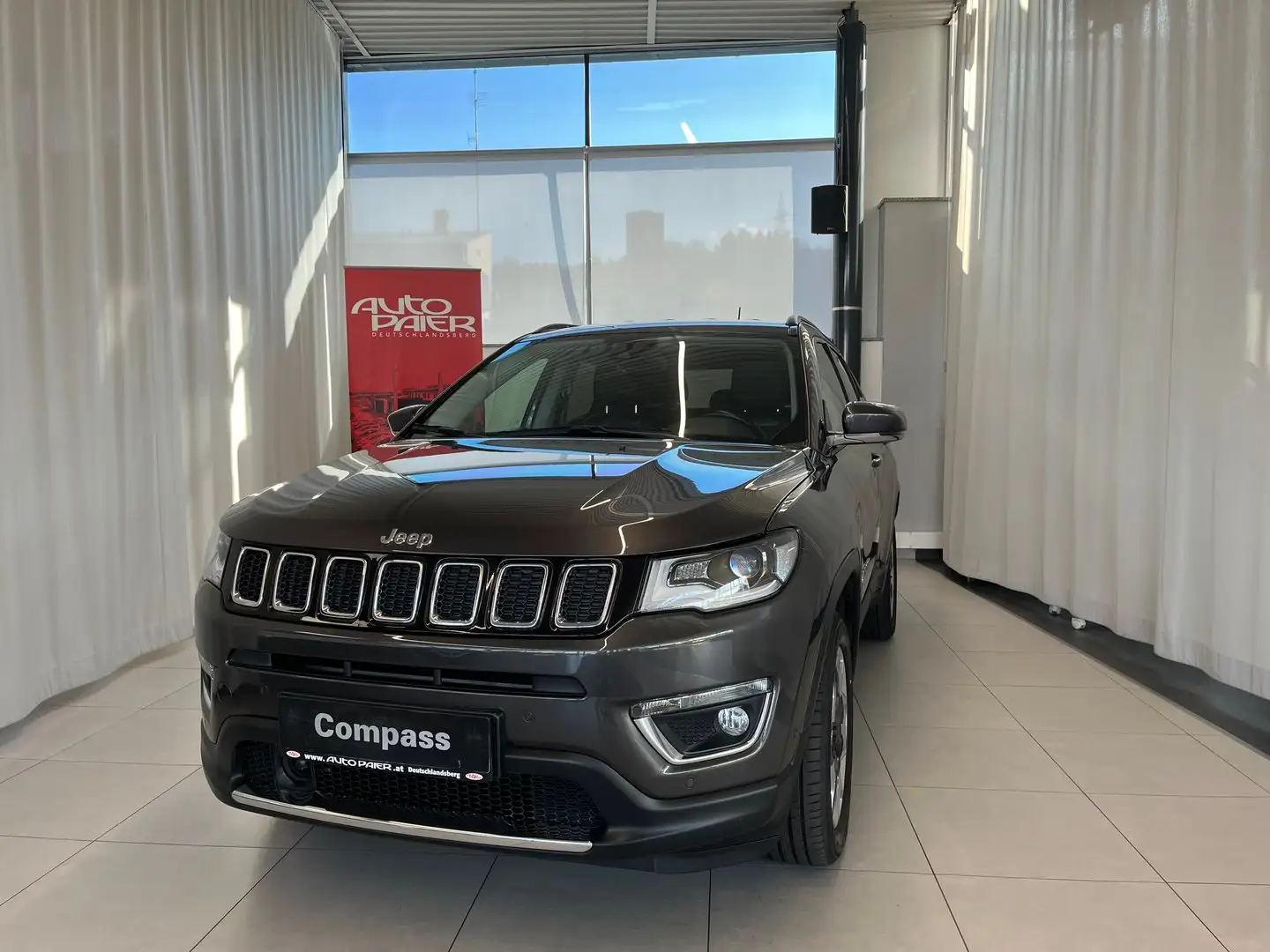 Jeep Compass 2,0 MultiJet II AWD Limited Aut. Grau - 1