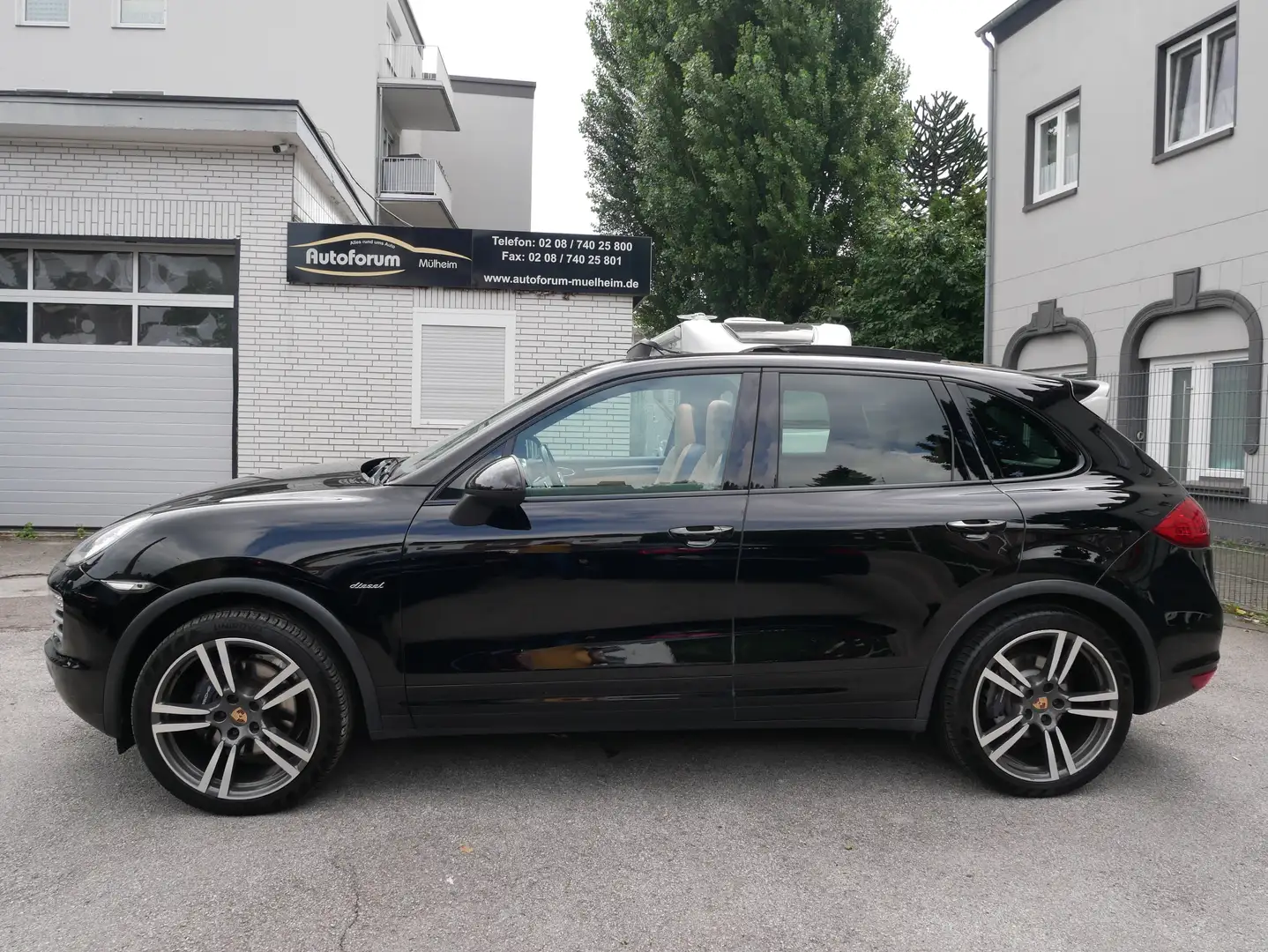 Porsche Cayenne Diesel Platinum Edition PDLS Pano Luftfed. Kam AHK Schwarz - 2