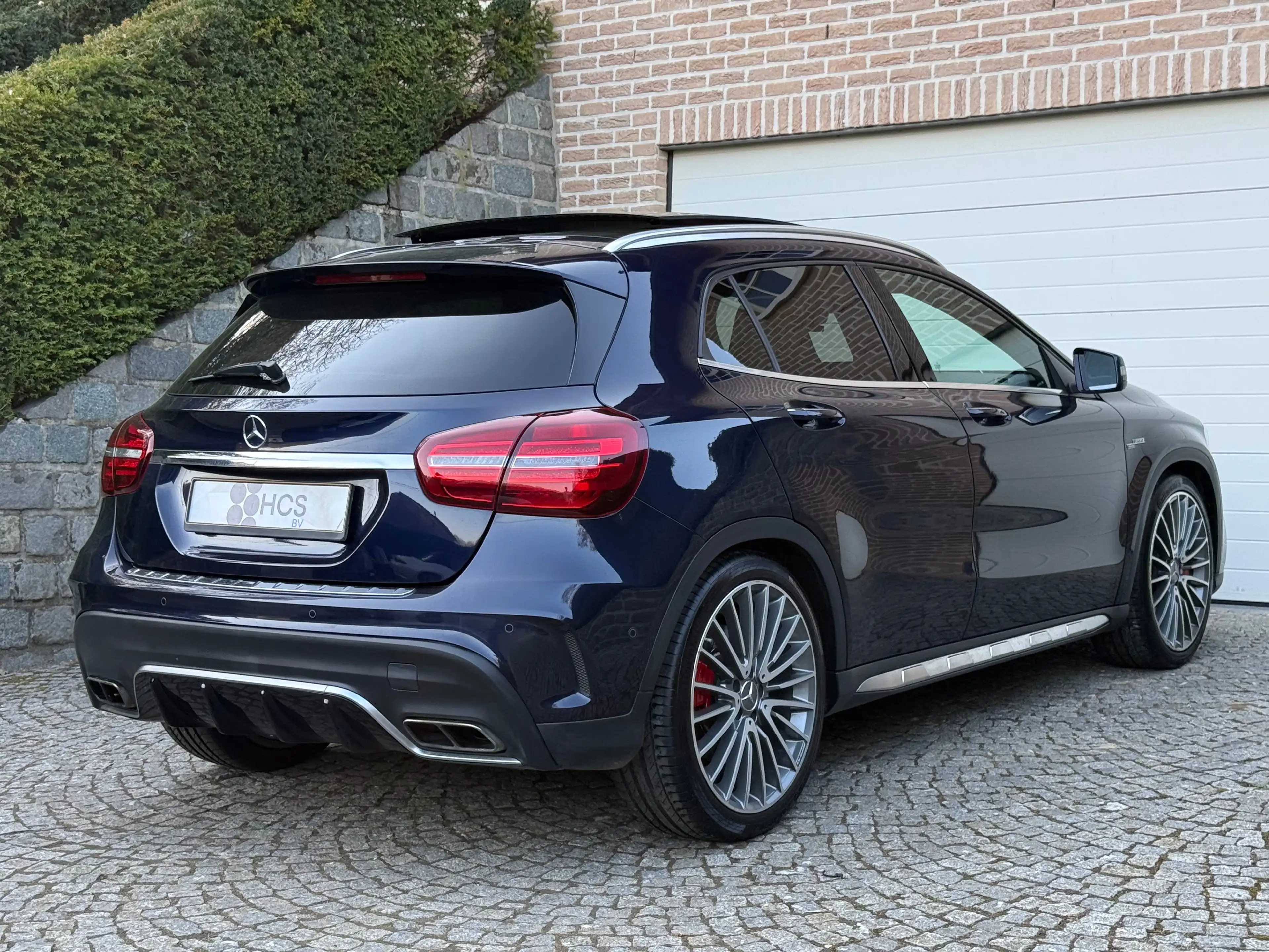 Mercedes-Benz GLA 45 AMG Recaro | Pano | Facelift | HK | Dealer Maintained — photo 6