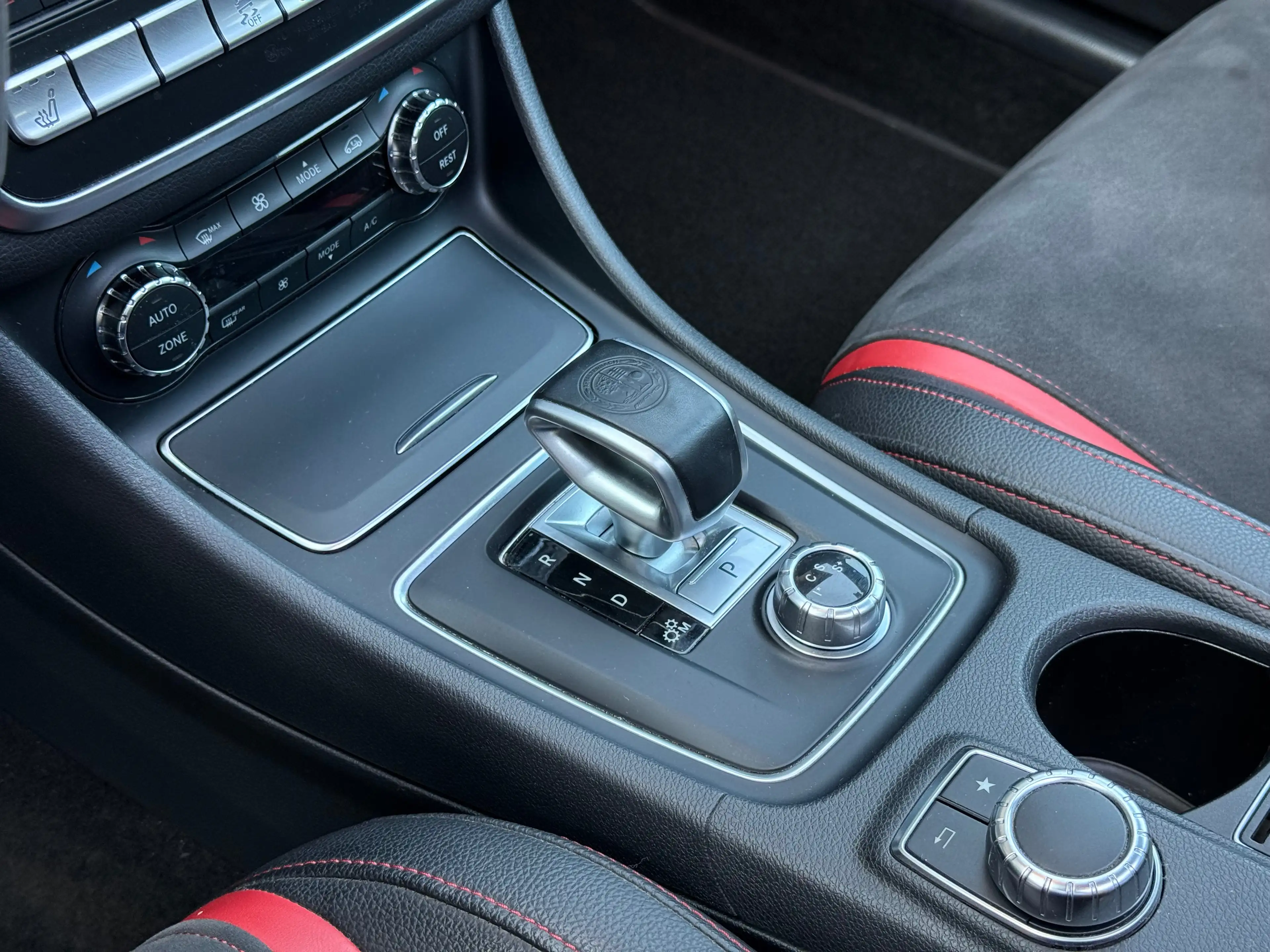 Mercedes-Benz GLA 45 AMG Recaro | Pano | Facelift | HK | Dealer Maintained — photo 11