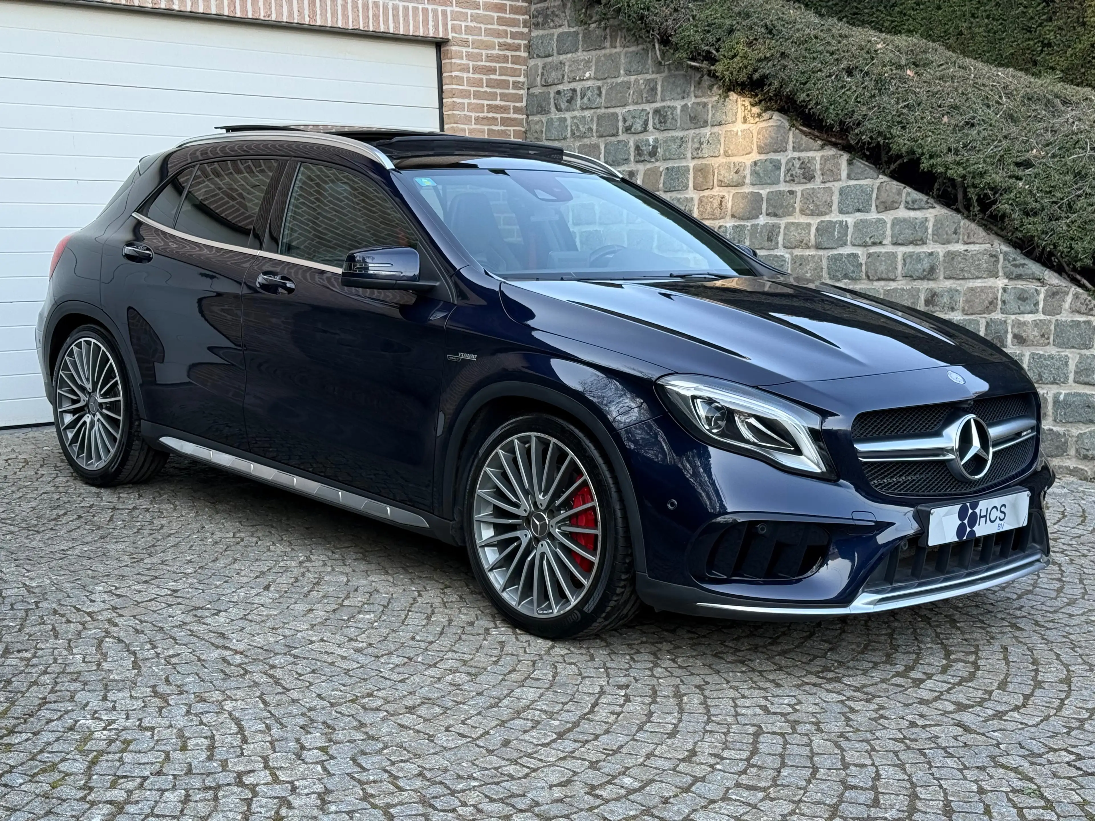 Mercedes-Benz GLA 45 AMG Recaro | Pano | Facelift | HK | Dealer Maintained — photo 3