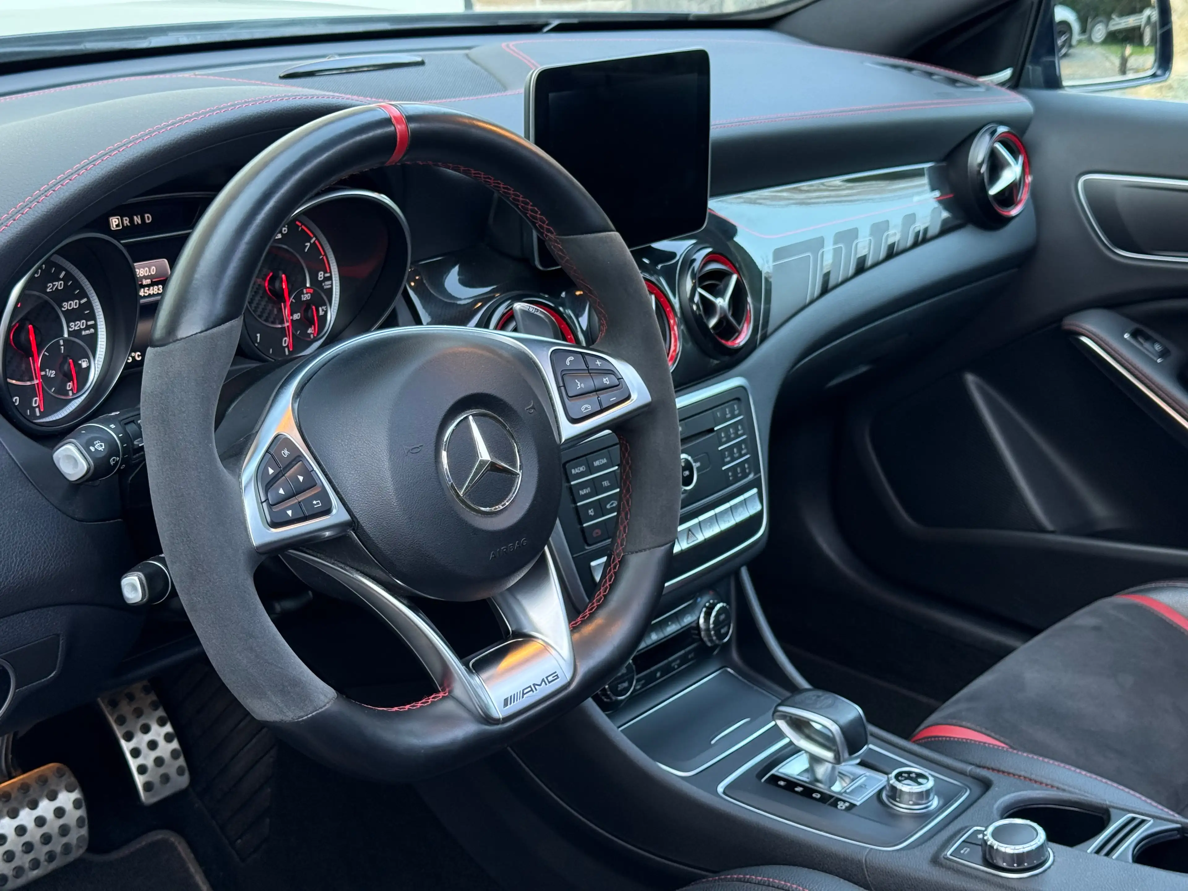 Mercedes-Benz GLA 45 AMG Recaro | Pano | Facelift | HK | Dealer Maintained — photo 10