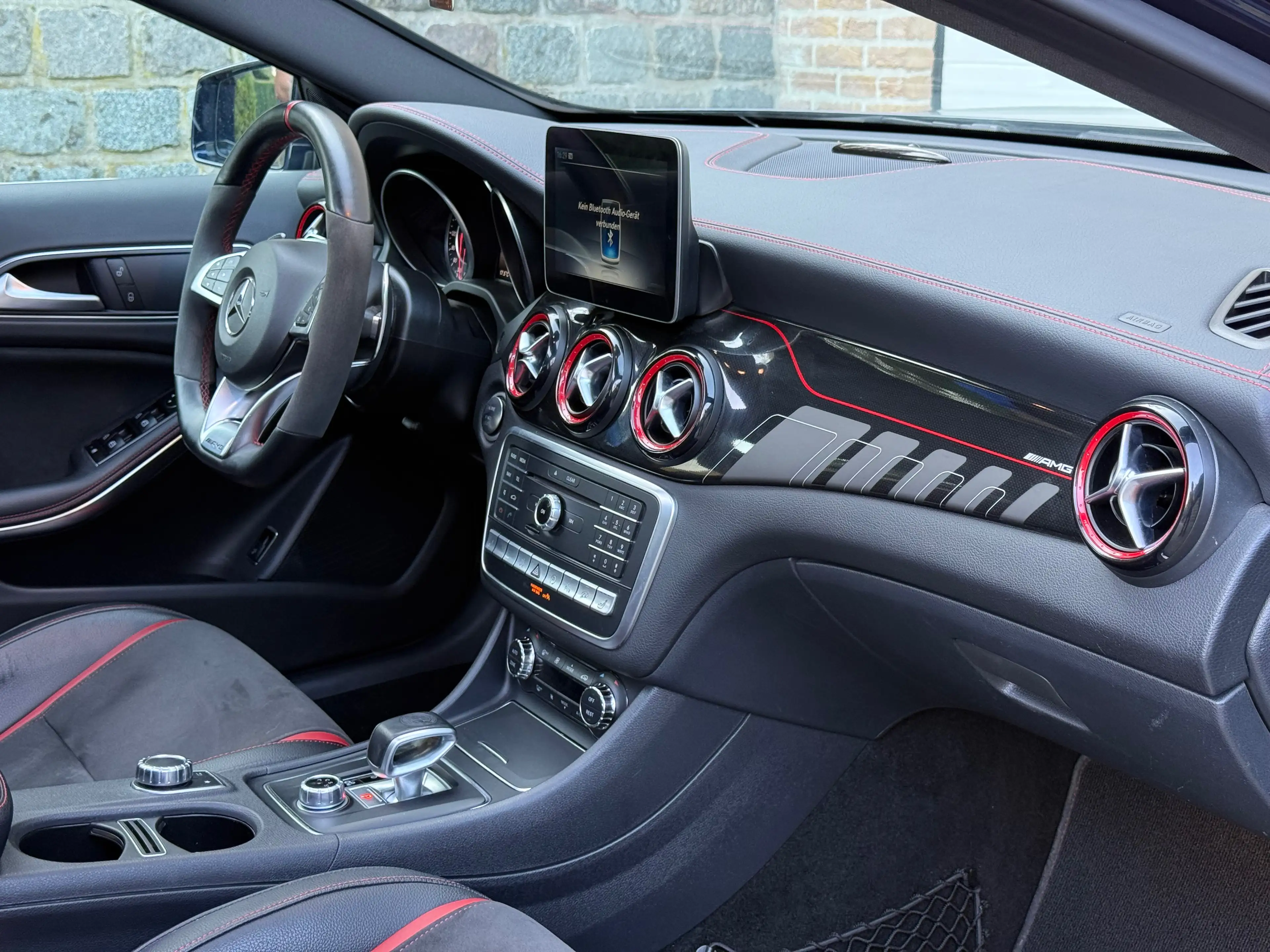 Mercedes-Benz GLA 45 AMG Recaro | Pano | Facelift | HK | Dealer Maintained — photo 12
