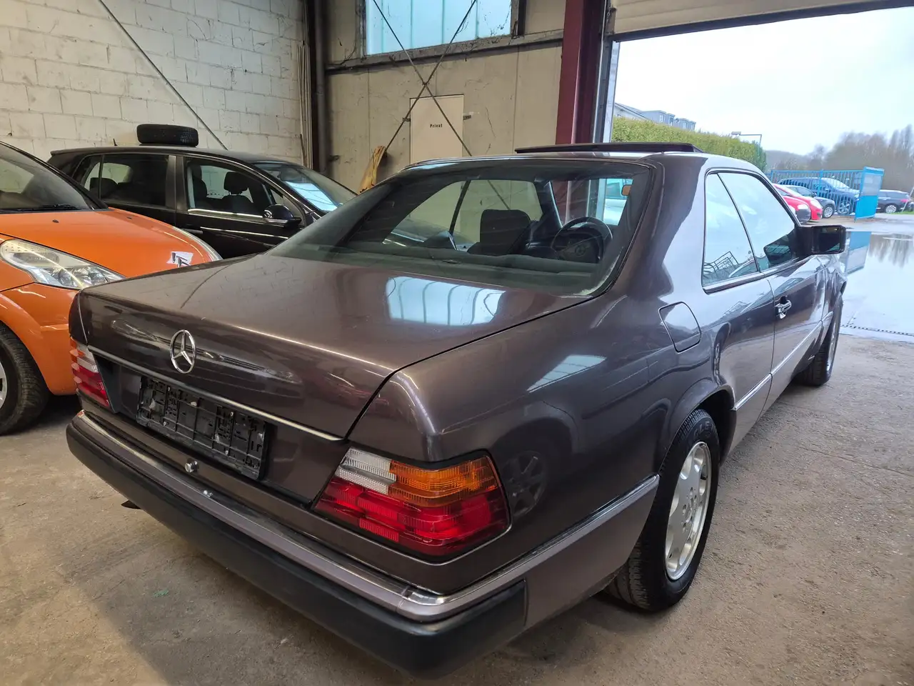 Mercedes-Benz E 220 220 CE / E 220 Coupe (124.042), foto 5