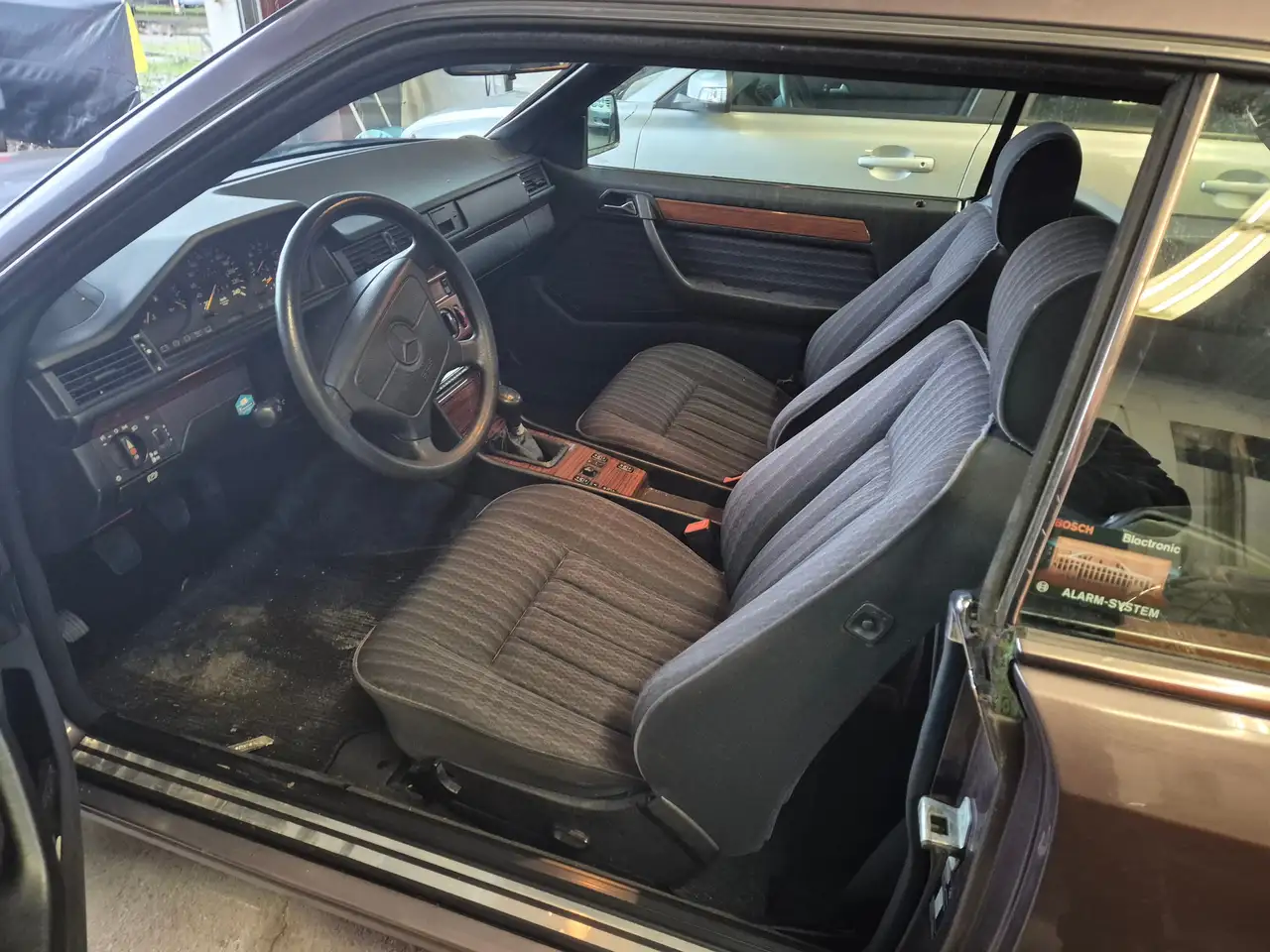 Mercedes-Benz E 220 220 CE / E 220 Coupe (124.042), foto 12