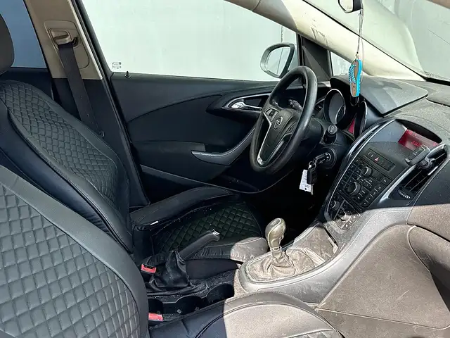 Opel Astra view 8