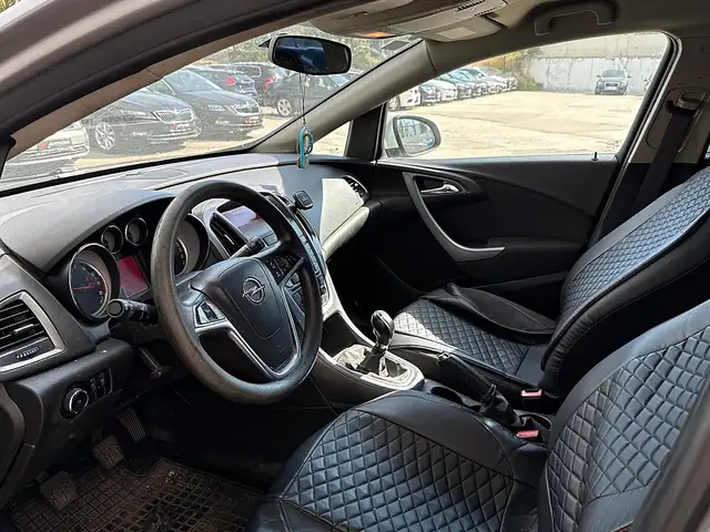 Opel Astra view 7