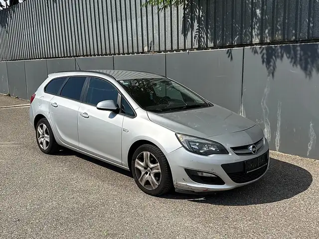 Opel Astra view 4