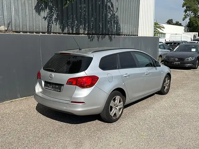 Opel Astra view 6
