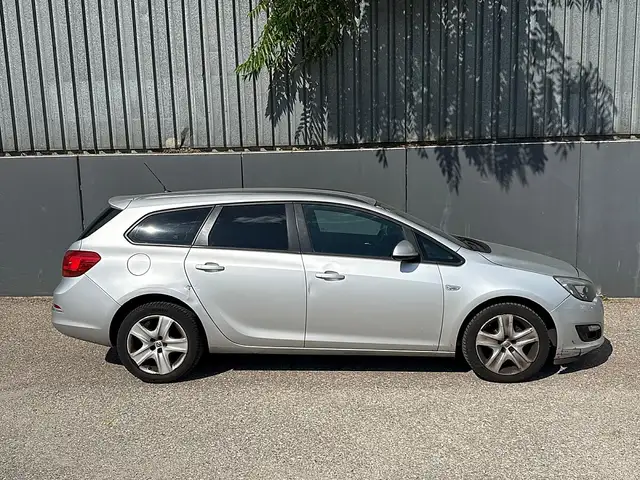 Opel Astra view 5