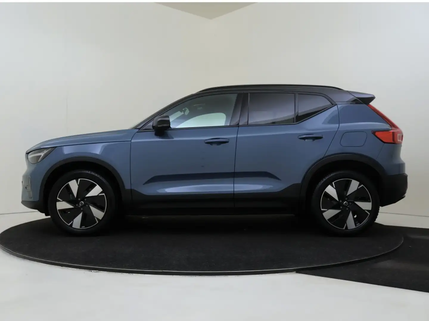 Volvo XC40 Single Plus Dark 69 kWh | Dodehoekdetectie | Achte Blauw - 2
