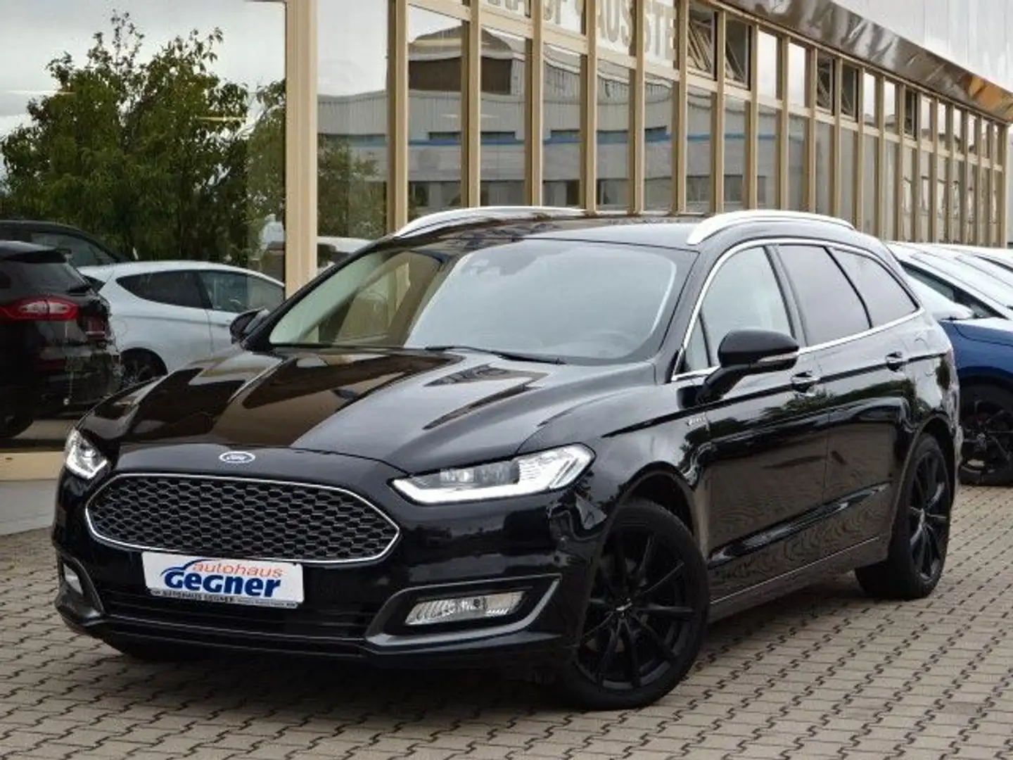Ford Mondeo Turnier 240PS Autm. Vignale StandHzg Nero Schwarz - 2
