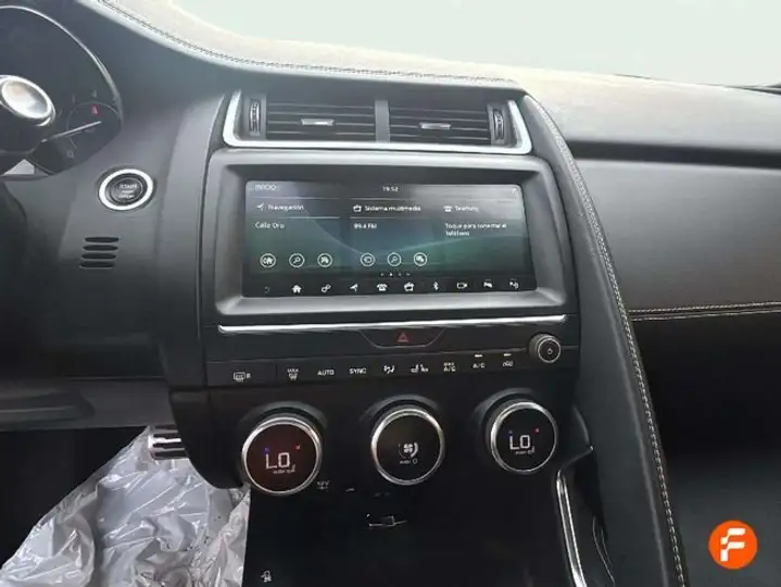 Jaguar E-Pace 2018, foto 15