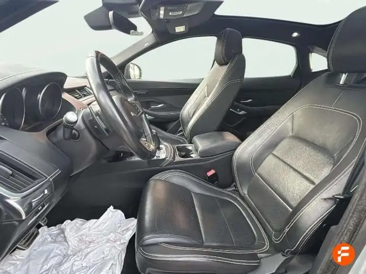 Jaguar E-Pace 2018, foto 18