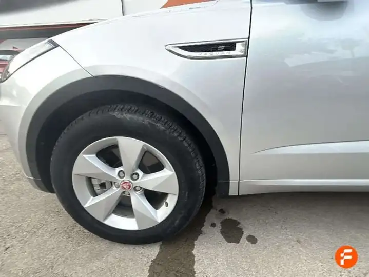 Jaguar E-Pace 2018, foto 11