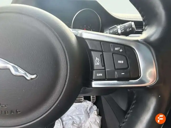 Jaguar E-Pace 2018, foto 29