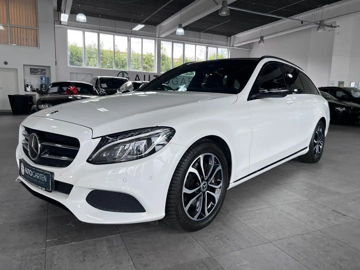 Mercedes-Benz C 300 C -Klasse*Avantgarde*Navi*Panoramad.*SHZ Blanc - 1