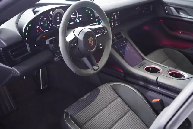 Porsche Taycan 4 Cross Turismo Ansicht 13