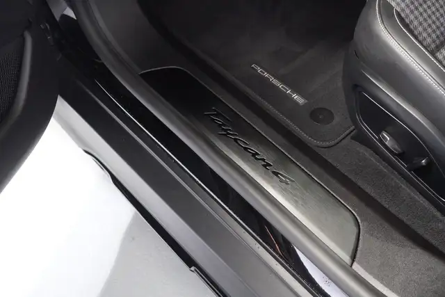 Porsche Taycan 4 Cross Turismo Ansicht 8