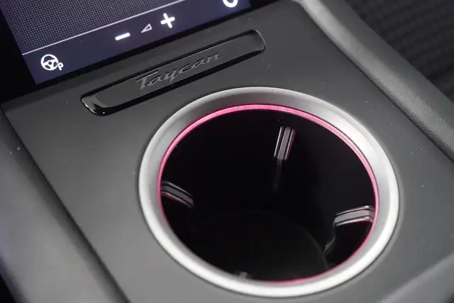 Porsche Taycan 4 Cross Turismo Ansicht 21