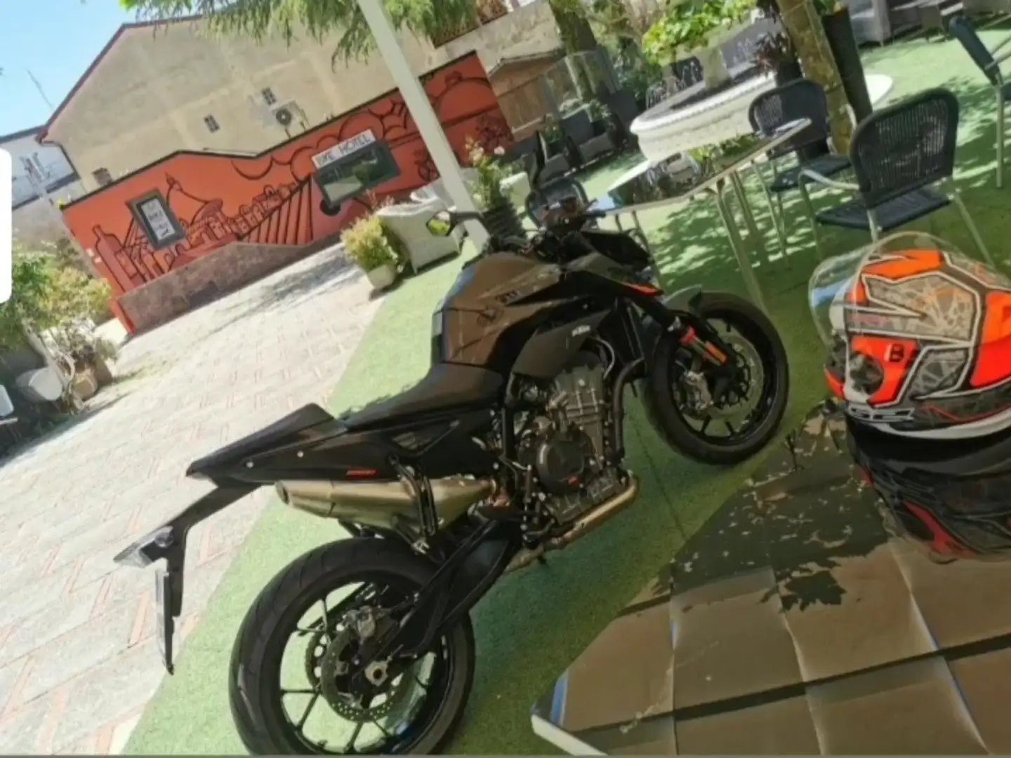 KTM 890 Duke Nero - 1