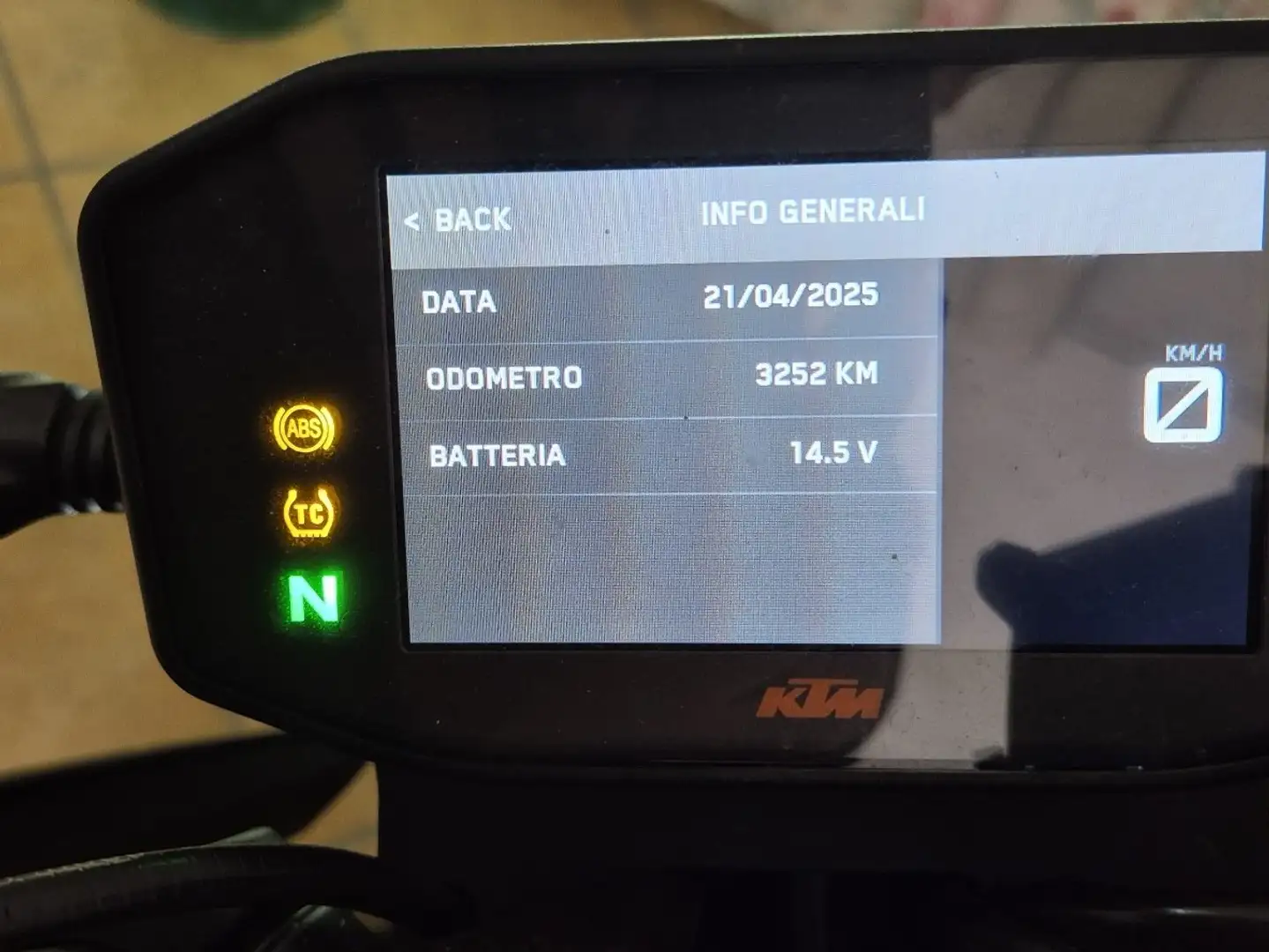 KTM 890 Duke Nero - 2