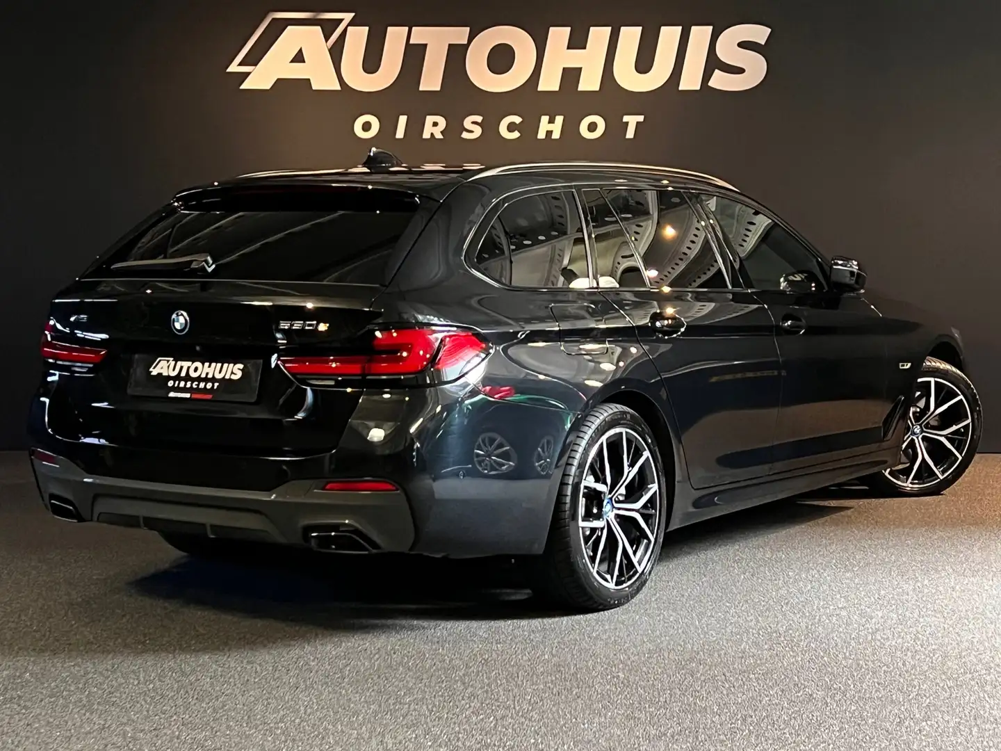 BMW 530 5-serie Touring 530e xDrive High Executive Edition Zwart - 2