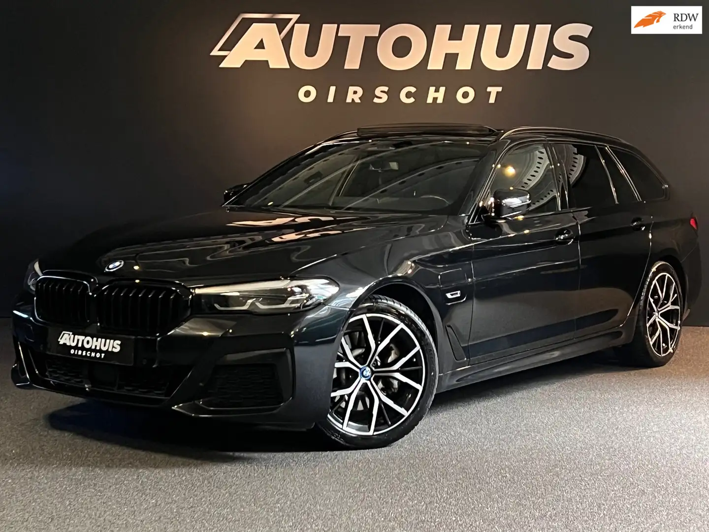 BMW 530 5-serie Touring 530e xDrive High Executive Edition Zwart - 1