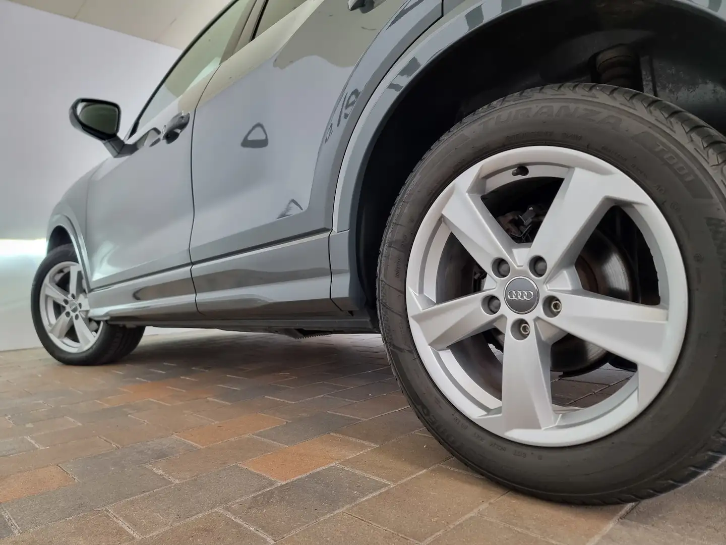 Audi Q2 30 TDI sport DSG LED Navi Leder Spur Grau - 2