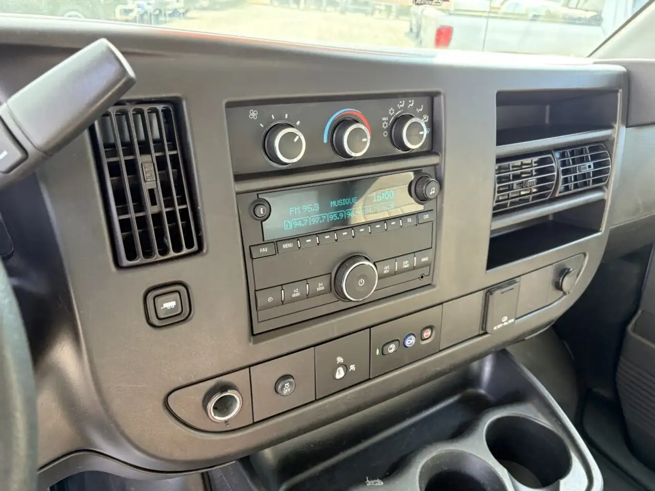 GMC Savana снимка GMC Savana