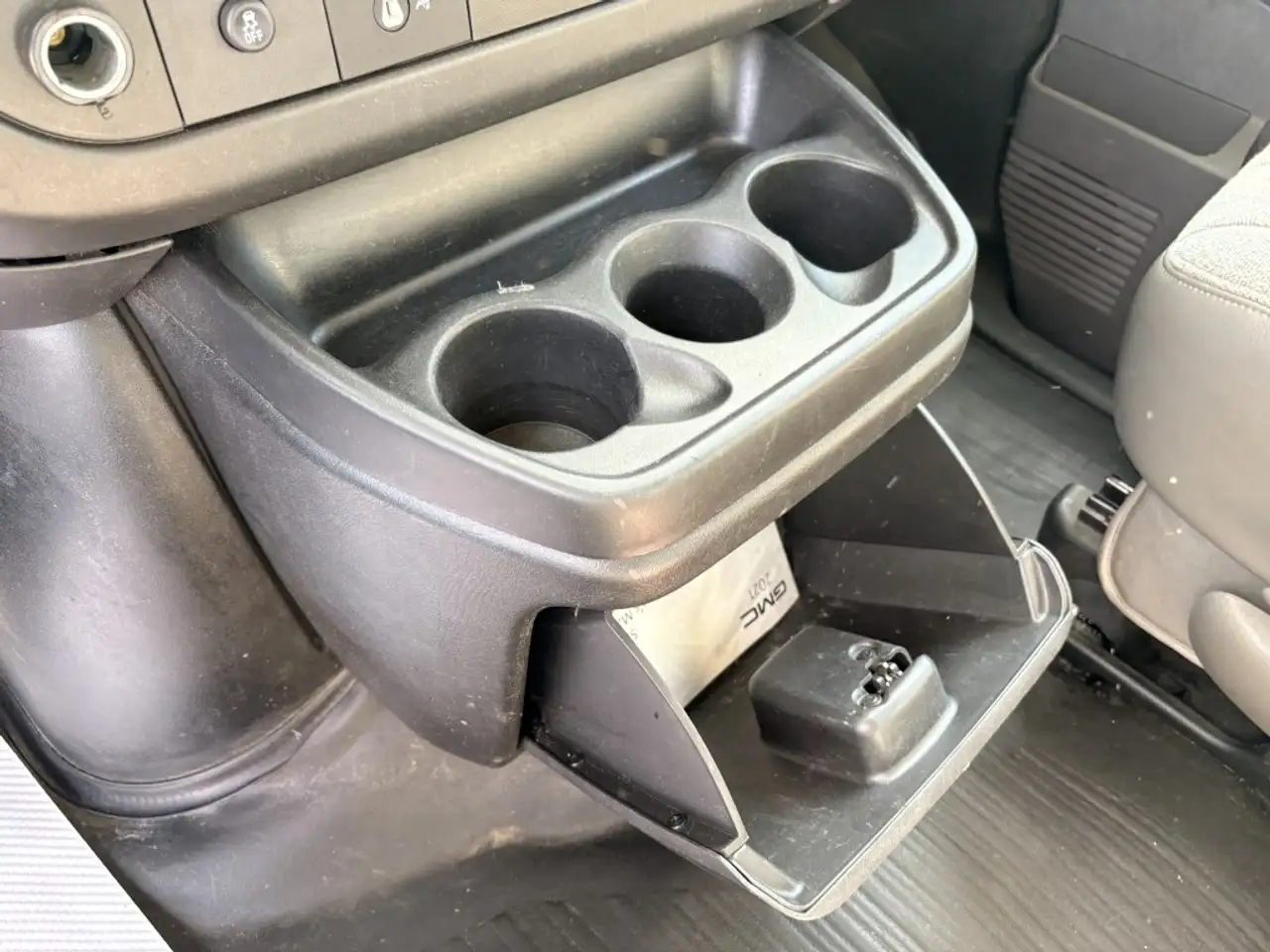 GMC Savana снимка GMC Savana