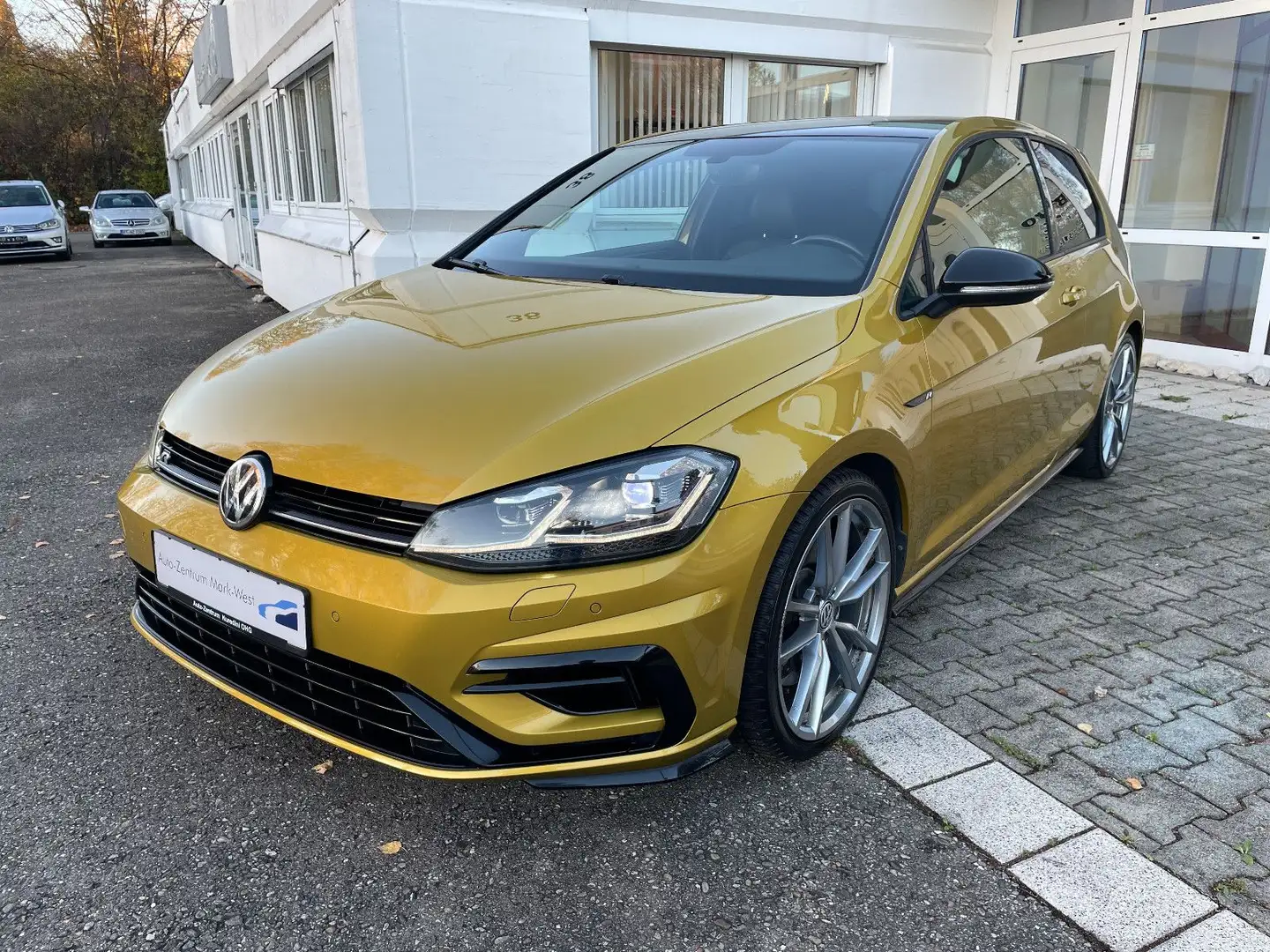 Volkswagen Golf VII Lim. R BMT/Start-Stopp 4Motion Jaune - 1