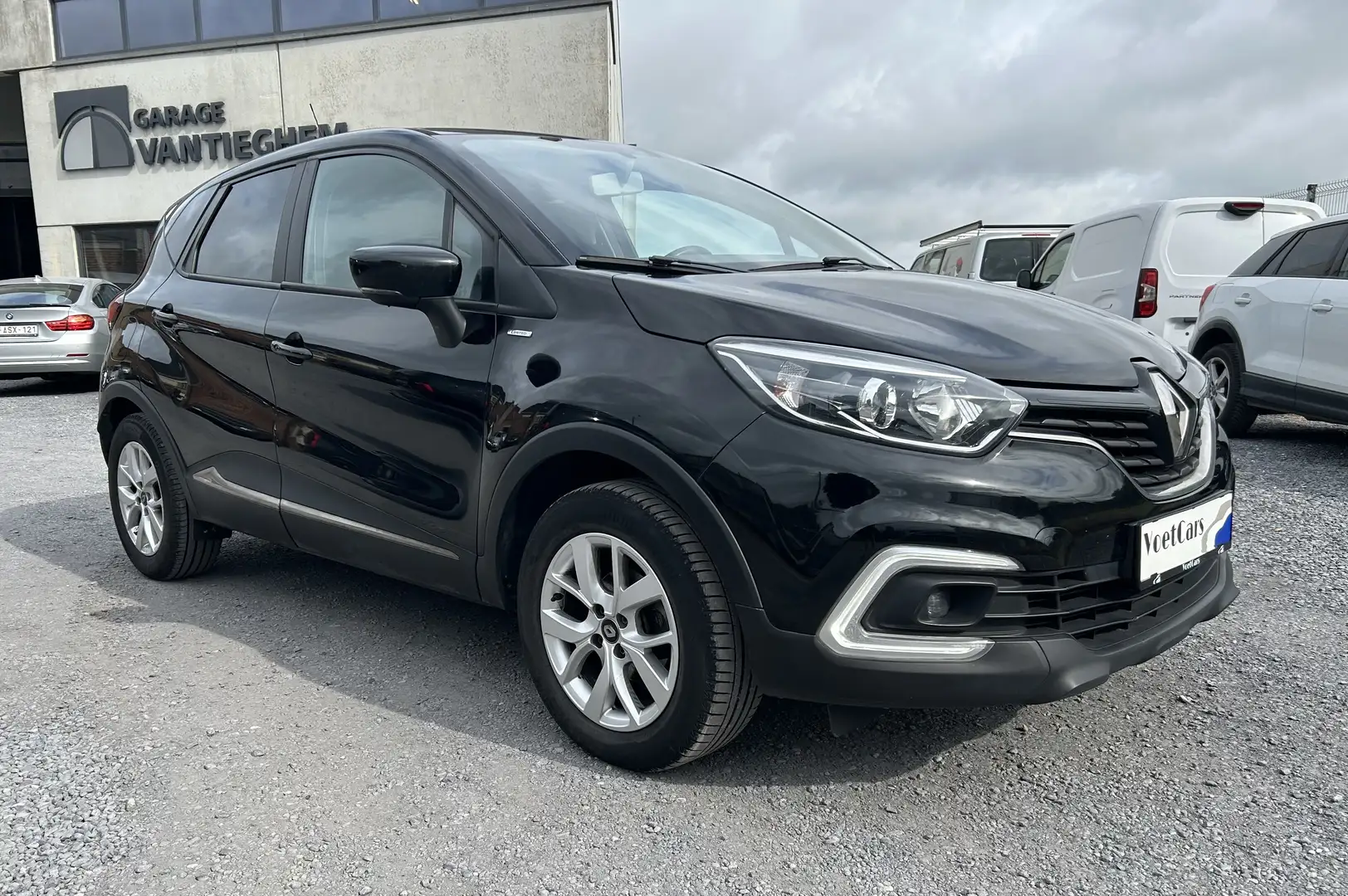 Renault Captur 0.9 TCe / Trekhaak / GPS / PDC Zwart - 2